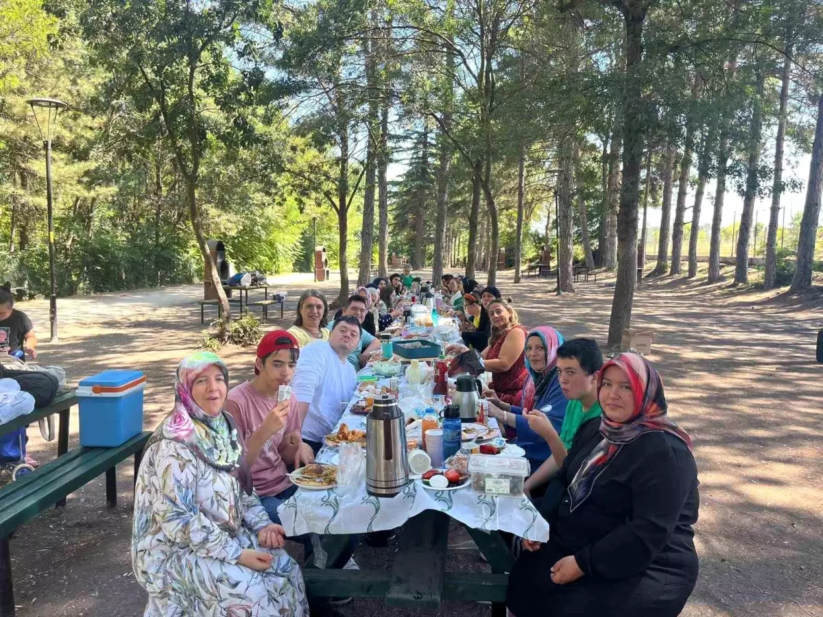 Engelsiz Kültür ve Sanat Merkezi Müdavimleri Regülatör’de Gezi Düzenledi