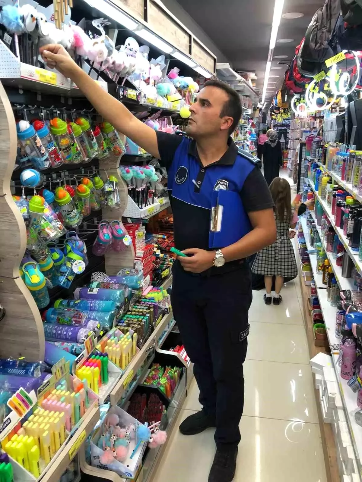 İnegöl Belediyesi Zabıta Müdürlüğü Okul Alışverişlerini Denetledi