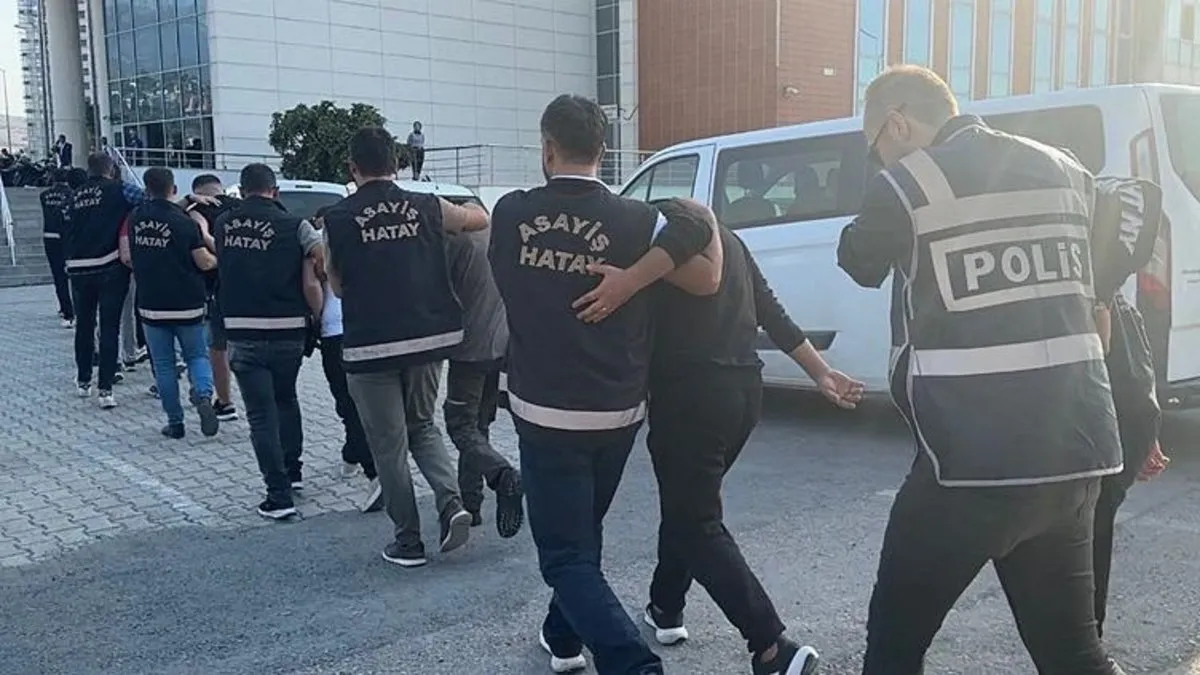 WhatsApp’ta uygulama noktalarını paylaşan 13 kişiye gözaltı