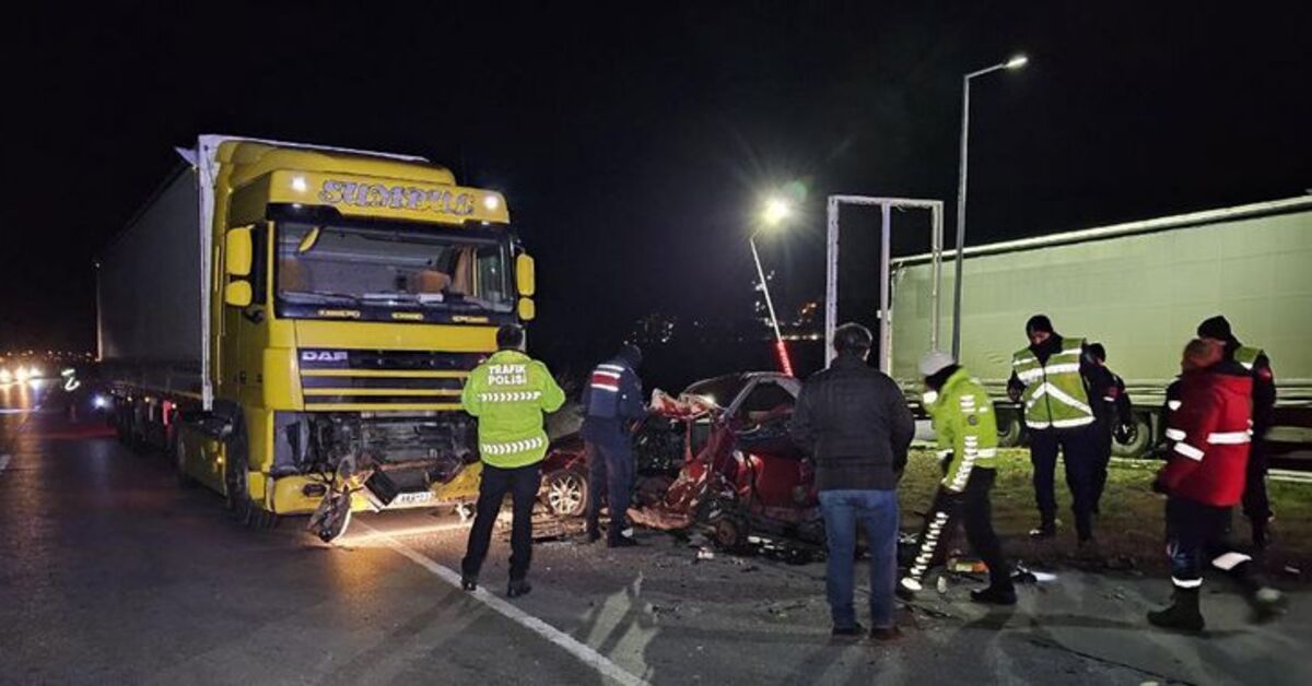 Edirne’de TIR ile kafa kafaya çarpışan otomobilin sürücüsü öldü