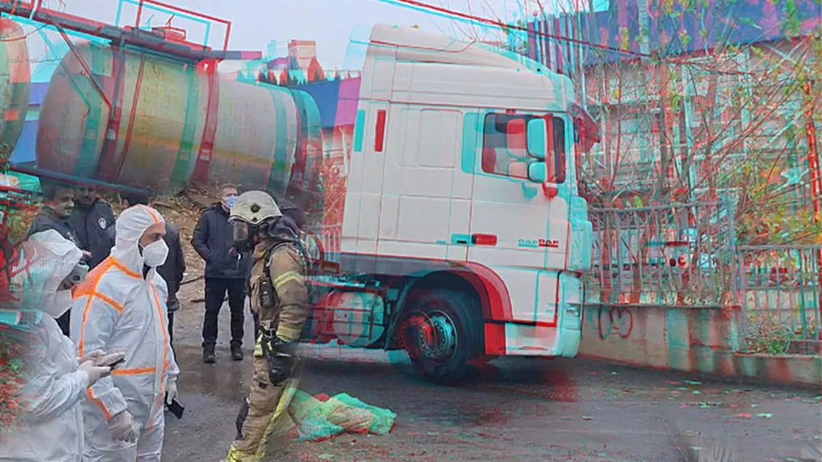 Pendik’te tanker bariyerlere çarptı: Yola kimyasal madde saçıldı!