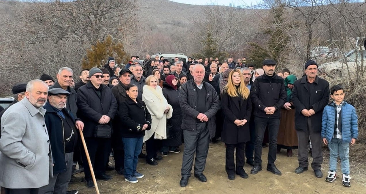 Mahalle muhtarı, maden şirketlerinin talanına karşı mücadele ediyor