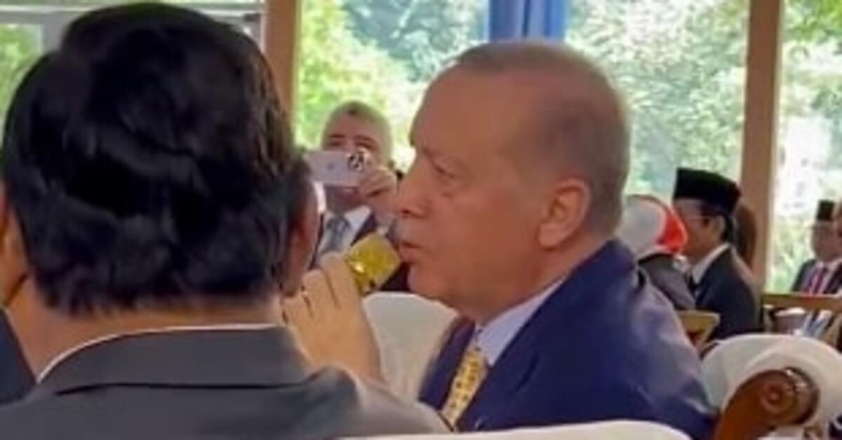 Cumhurbaşkanı Erdoğan Mehter Marşı’na eşlik etti