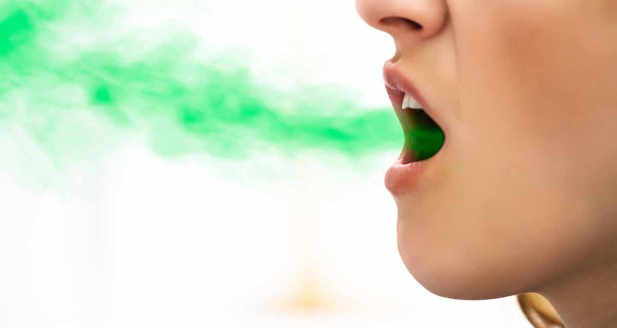 Diş hekimlerine göre ağızdaki bakterileri besleyen 8 yiyecek: Asla ısırmayın!