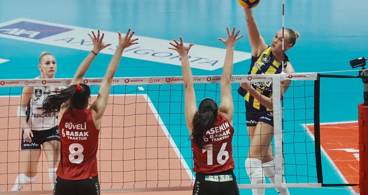 Fenerbahçe Medicana deplasmanda Galatasaray Daikin’e set vermedi