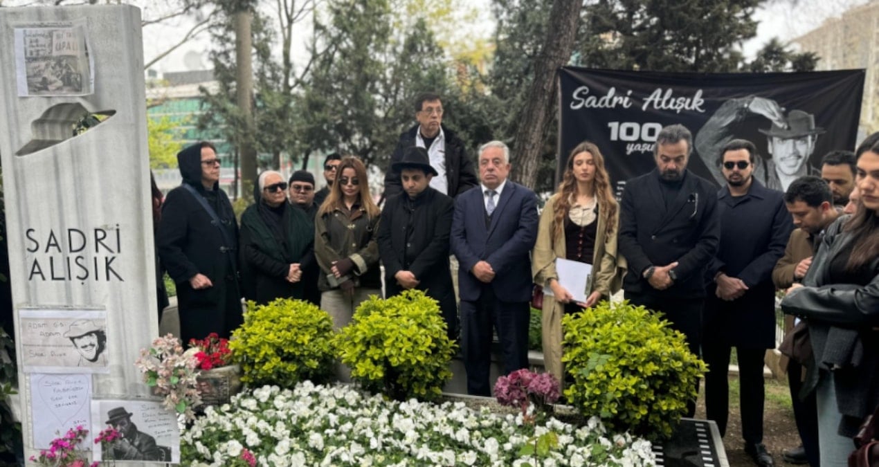 Usta sanatçı Sadri Alışık mezarı başında anıldı